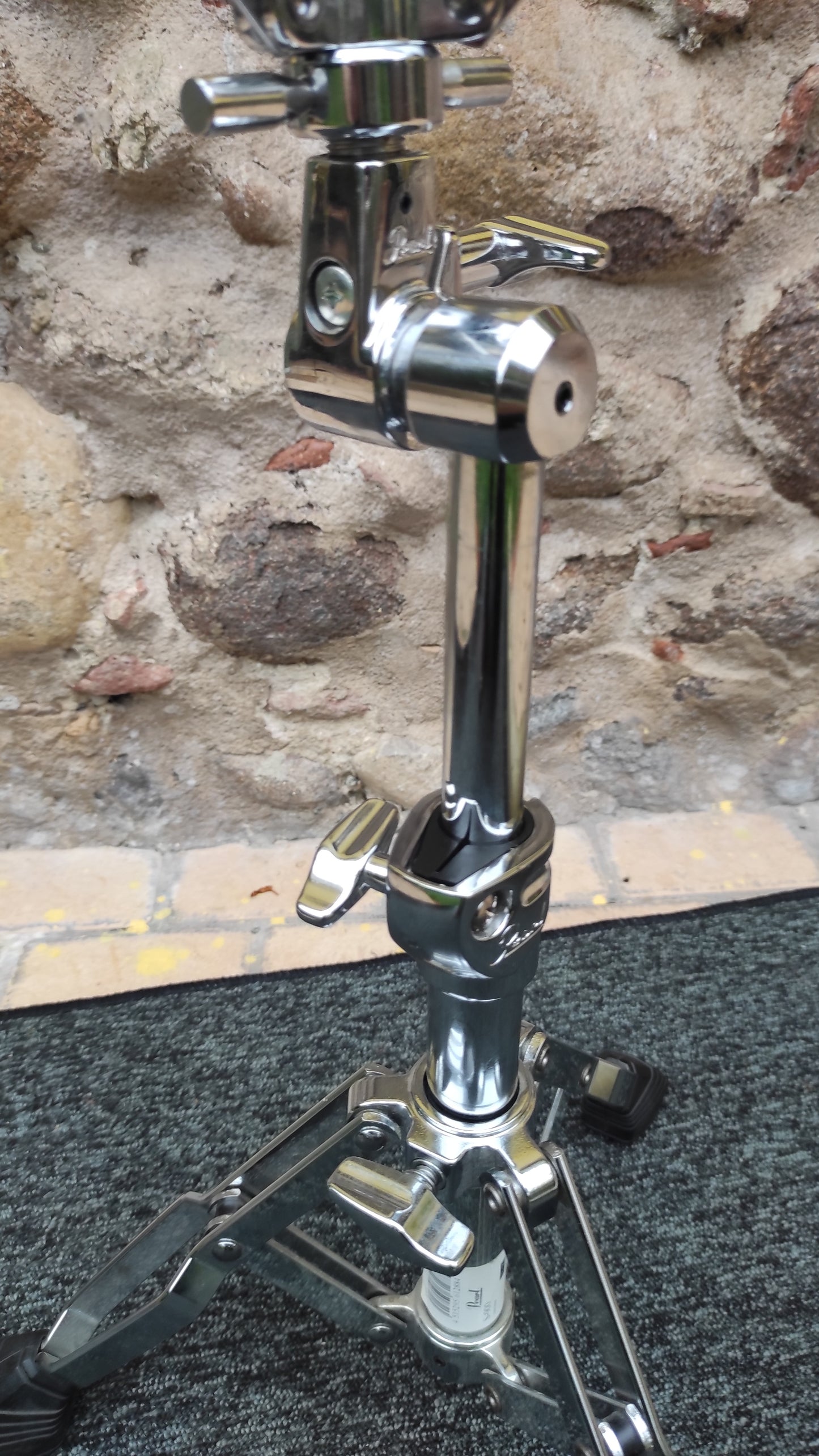 Dixon snare holder