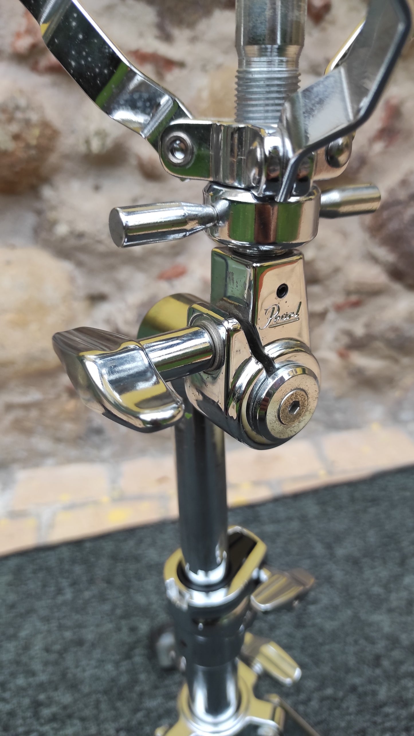 Dixon snare holder