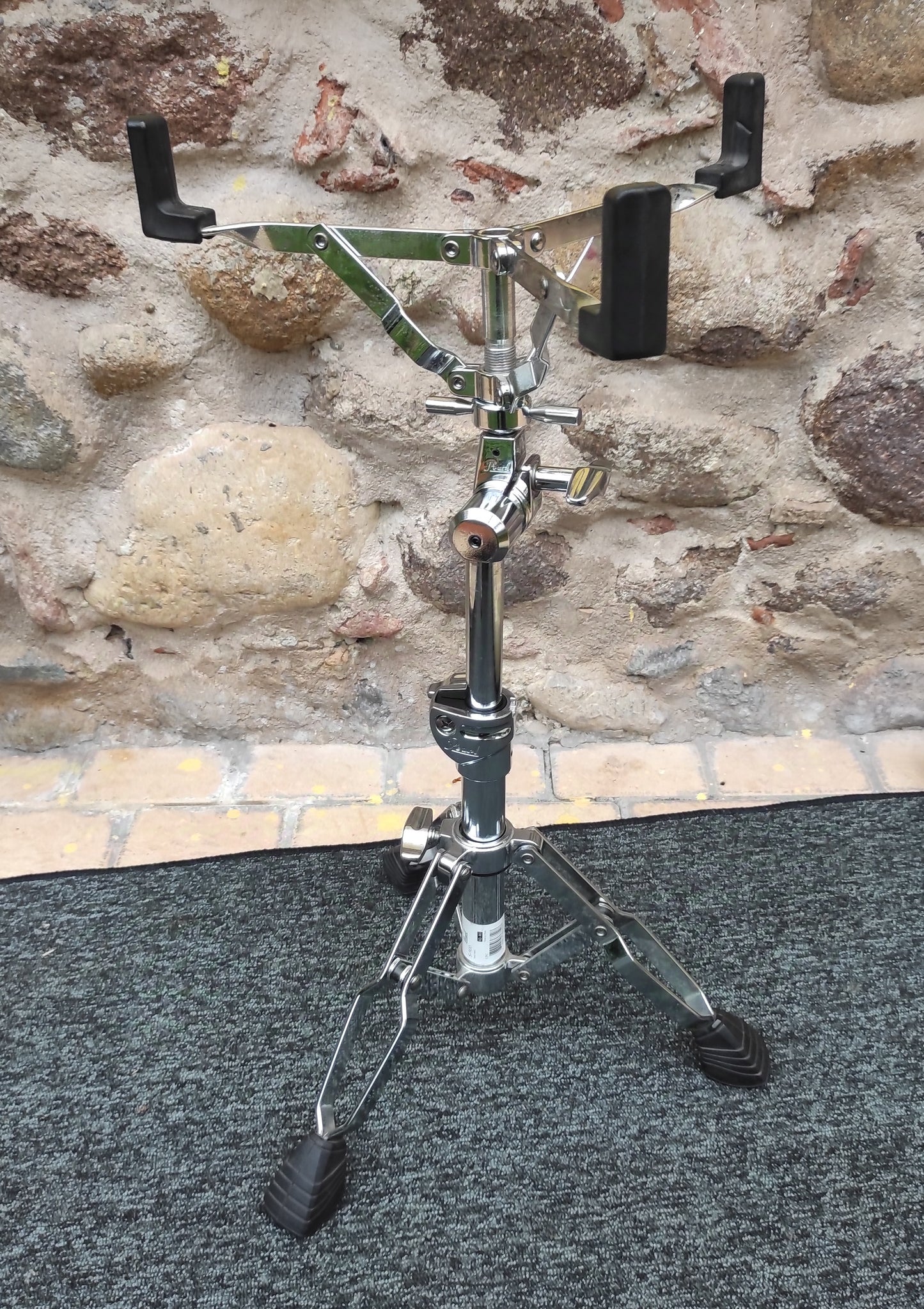 Dixon snare holder