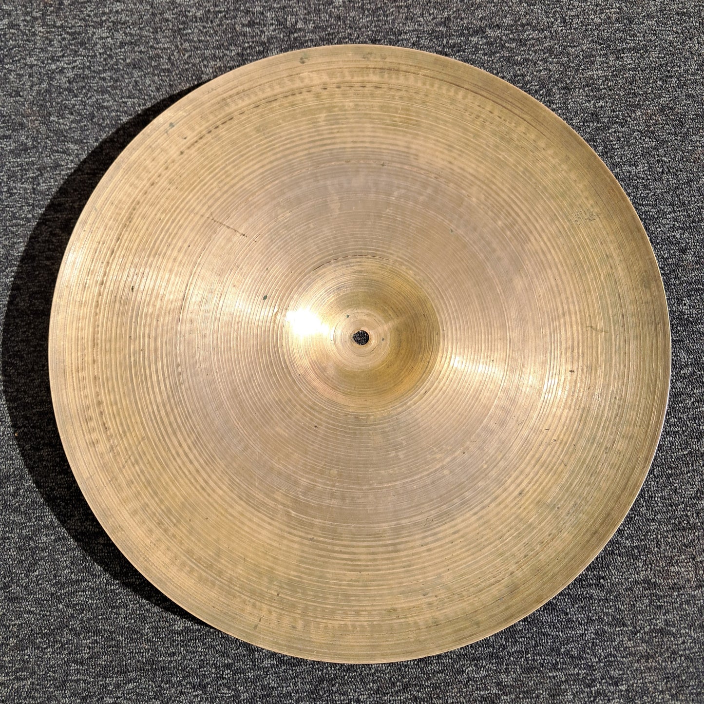 Light Ride Zildjian Avedis 20"